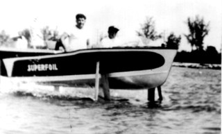 17 foot outboard with hydrofoil photo